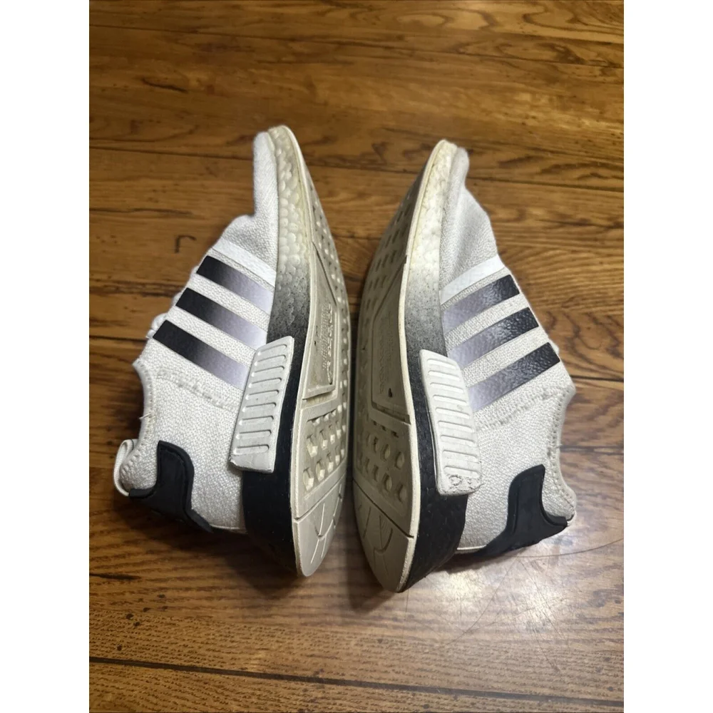 Mens Size 6.5 Adidas NMD R1 White Black Gradient Running Sneakers GX9299